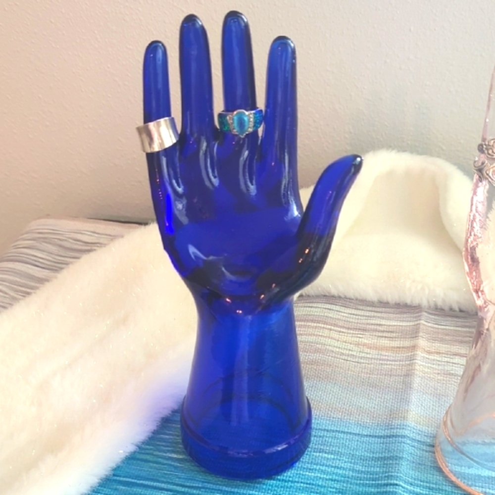 Vintage "1960's Pink Depression, and Colbert Blue Glass Hands" Set Of (2) - Picture 4 of 10